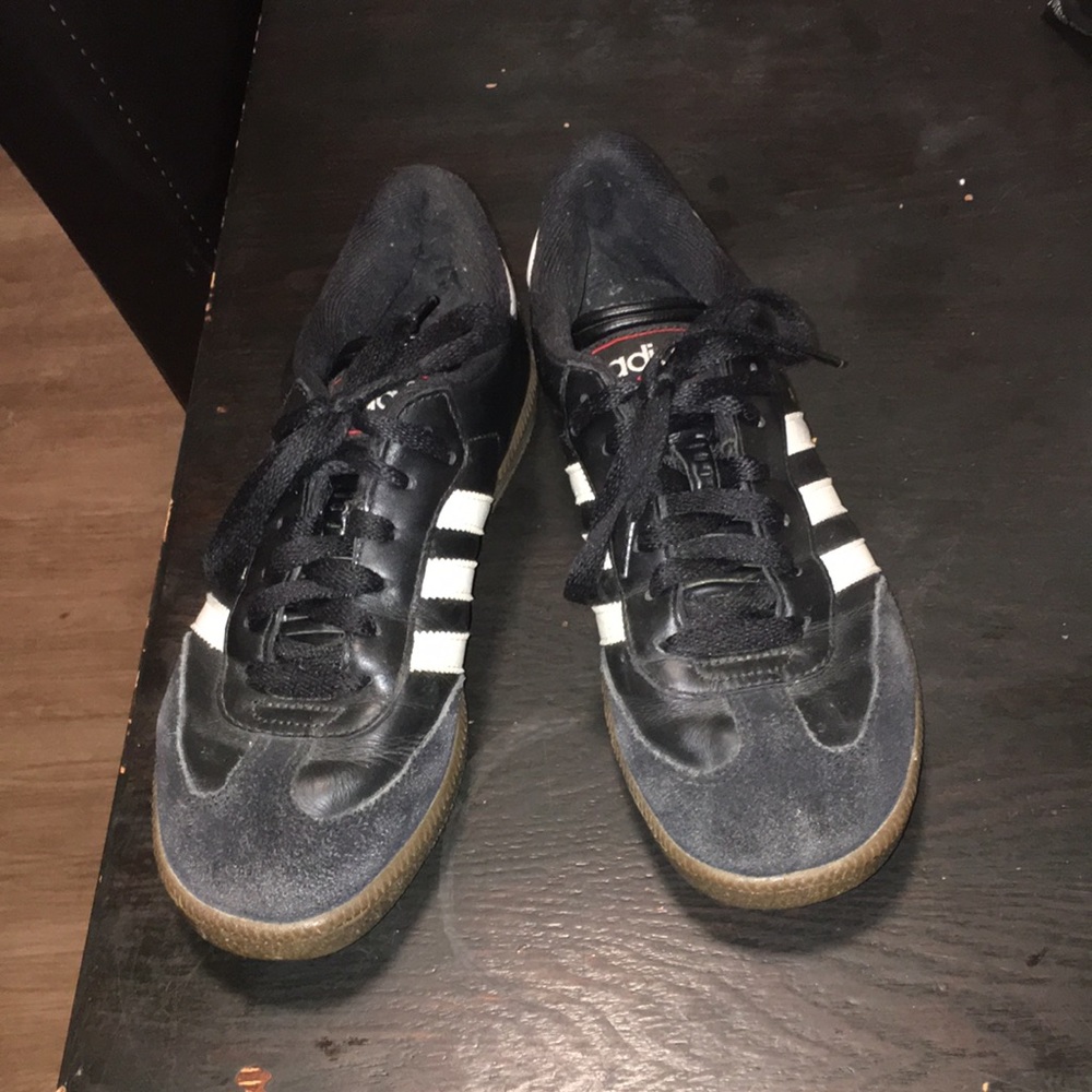 Adidas Sambas Size 6Y (size 7.5-8 in women’s)